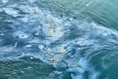 Экологическое ЧП в Эйлате: несколько сотен литров технического масла вылилось в море
