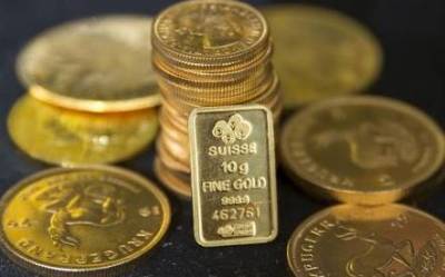 Золото приблизилось к месячному пику, воспользовавшись слабостью доллара