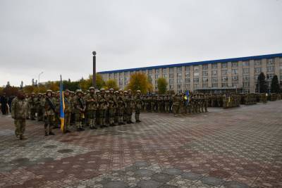 В Северодонецке ко Дню защитников и защитниц Украины провели военный парад