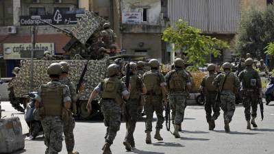 Премьер Ливана прибыл в оперативный центр армии на фоне стрельбы в Бейруте