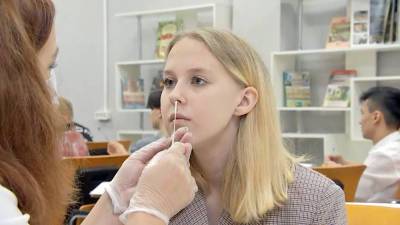 В Москве стартовало тестирование школьников на COVID-19