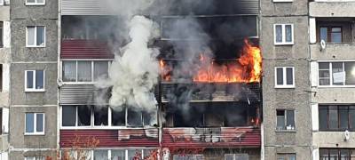 Несколько квартир в многоэтажке Петрозаводска охватил огонь (ФОТО)