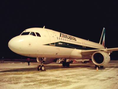 Национальный авиаперевозчик Италии Alitalia обанкротился