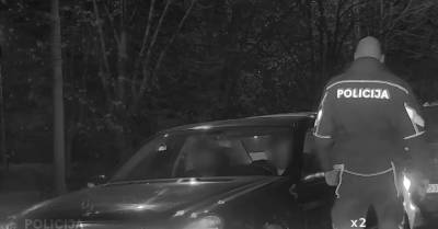 Mercedes Benz - ВИДЕО. В центре Риги остановили одурманенного водителя; в машине нашли наркотики - rus.delfi.lv - Рига - Латвия