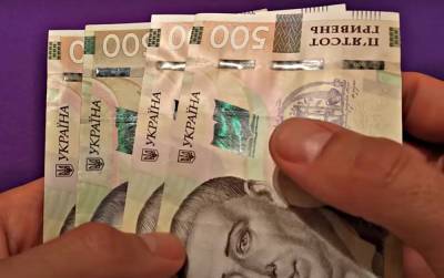 Украинцам раздадут по 2 500 гривен: кто и когда может получить деньги