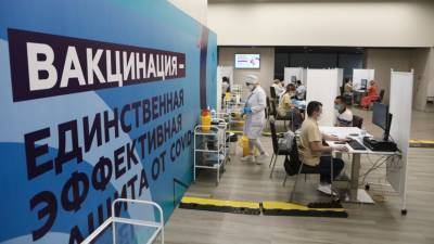 «Безответственно не делать прививку»: Песков прокомментировал возможность ужесточения мер по борьбе с COVID-19 в России