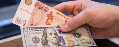 Курс доллара в России опустился до минимума с июля 2020 года – до 71,38 рубля