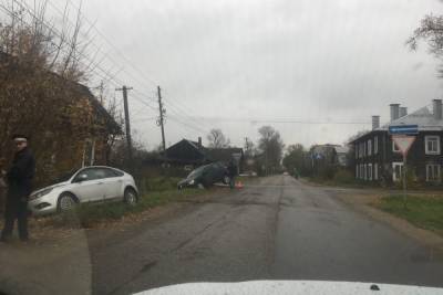 В Тверской области две иномарки не поделили перекрёсток