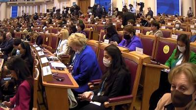 На Евразийском женском форуме рассуждали о земных проблемах и космических достижениях