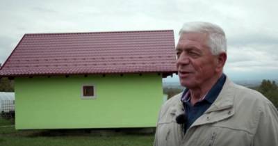 "Избушка на курьих ножках": 72-летний инженер создал вращающийся дом на радость жене (видео)