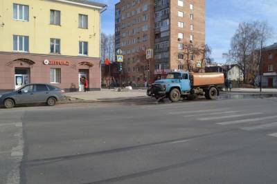 В городе продолжается осенняя уборка - gorodglazov.com