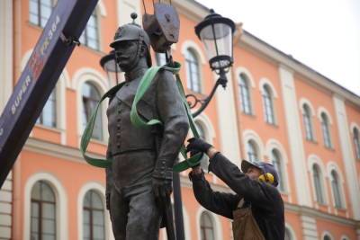 Кованая скульптура «Букет ромашек» появится вместо «Городового» на углу Шведского переулка