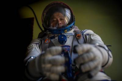 Летящий на МКС японский турист восхитился российским скафандром
