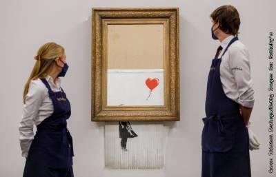 Картина Бэнкси "Любовь в мусорном баке" ушла с молотка за $25,4 млн - interfax.ru - Москва