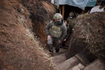 Зеленский посетил позиции украинских военных в Донбассе