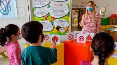 Детсады Израиля избавят от полного карантина в случае контакта детей с заразившимся