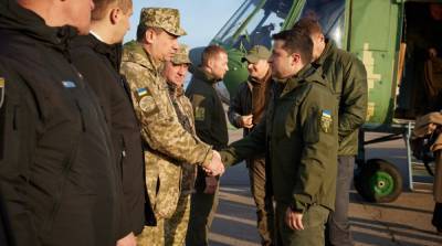 Зеленский заявил, что Украина будет всеми силами защищать своих защитников
