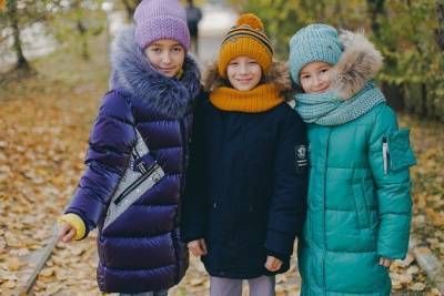 Зимние куртки, костюмы, свитшоты и шапки для детей поступили в «Для самых главных» в Чите