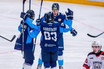 Новосибирская хоккейная команда победила соперников по буллитам