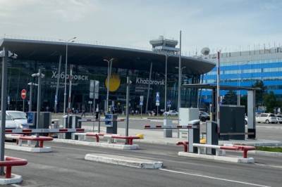 В хабаровском аэропорту из-за плохой погоды задерживается авиарейс