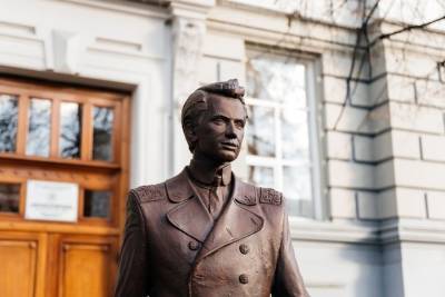 На 125-летие политехнического университета в Томске установили памятник первым студентам
