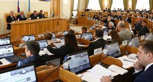Астраханская системная оппозиция выступила в думе за референдум по строительству нового химзавода
