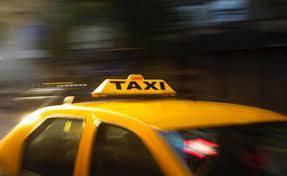 Красноярские полицейские задержали агрессивного пассажира такси с помощью скотча