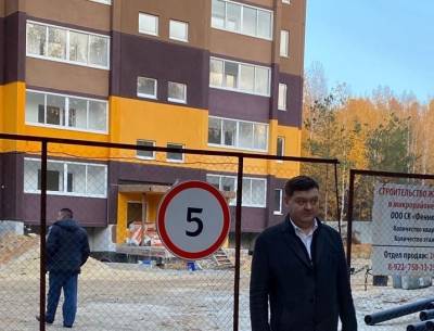 В Челябинске дольщики пожаловались на компанию депутата, которая не может сдать дом