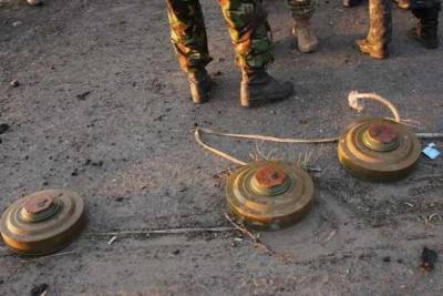 Украинская армия установила противотанковые мины на дороге в поселок Луганское