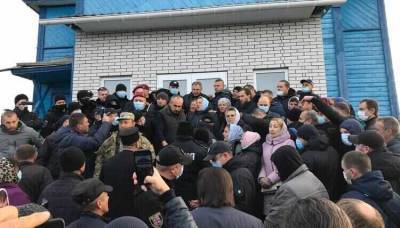 На Украине раскольники ПЦУ устроили драку с православными прихожанами