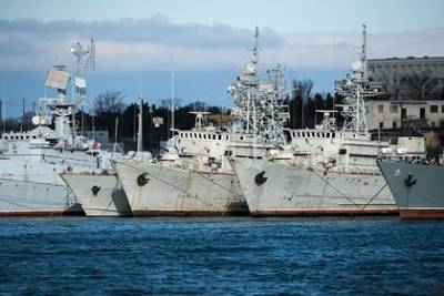 Потерпевший бедствие в Черном море украинский военный корабль вернулся в Одессу