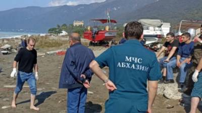 Во время шторма в Гагре утонули два российских туриста