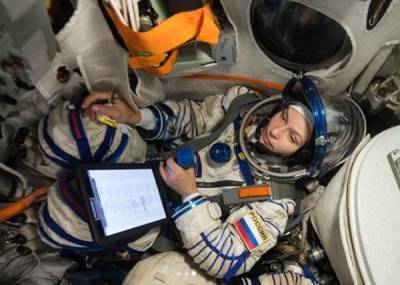 Роскосмос надеется окупить съемки кино на МКС с помощью новых космических туристов