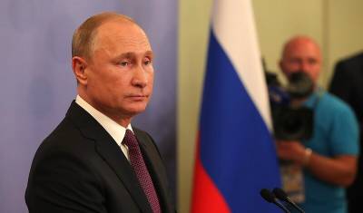Владимир Путин выступил на III Евразийском женском форуме в Петербурге
