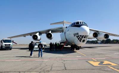 В Термезе приземлился первый самолет с гуманитарной помощь ООН для Афганистана. Фото