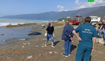 Два российских туриста погибли во время шторма в Абхазии