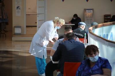 Обязательная вакцинация от COVID-19 началась в Новосибирске: что происходит в очередях за прививкой