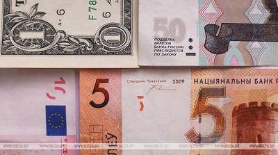 Белорусский рубль на торгах 15 октября укрепился к трем основным валютам