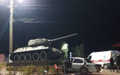 Водитель протаранил танк и не выжил: кадры трагической аварии под Одессой