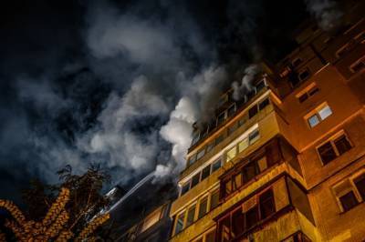В девятиэтажном жилом доме Харькова вспыхнул пожар, началась эвакуация: фото ЧП