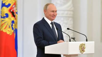 Комплимент Путина в адрес журналистки CNBC растрогал читателей Daily Mail
