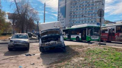 В центре Воронежа произошло массовое ДТП с автобусом №9ка
