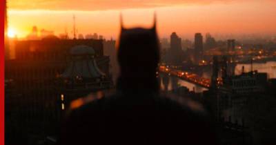 Режиссер Мэтт Ривз опубликовал первый кадр из нового "Бэтмена"