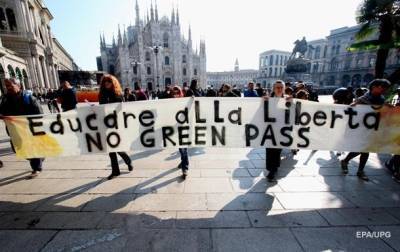 В Италии протестуют из-за обязательных "паспортов здоровья"