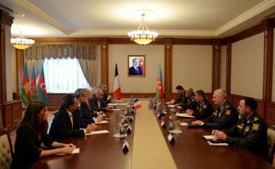 Министр обороны встретился с французской делегацией (ФОТО)