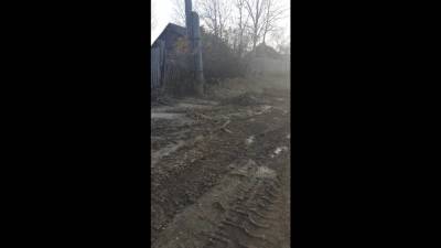 Строители дороги в Александровске-Сахалинском разрушают заборы и коммунальные сети