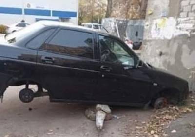 В Дашково-Песочне с припаркованной машины сняли все четыре колеса