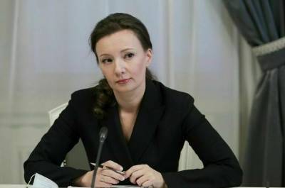 Кузнецова поддержала идею об автоматическом гражданстве детей от смешанных браков
