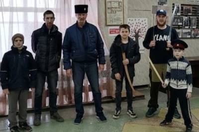Юные казаки из Красносельского района Костромской области обзавелись шашками