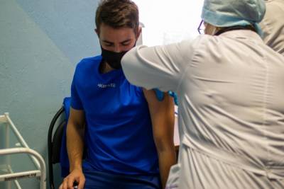 Пензенские игроки футбольного клуба «Зенит» сделали прививку от коронавируса